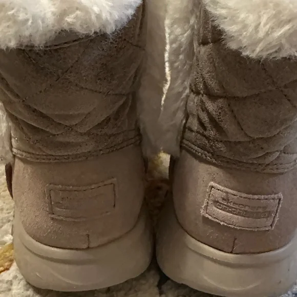 Sketchers Cozy Women's Ankle Boots with Faux Fur Lining NWOT - Picture 3 of 9